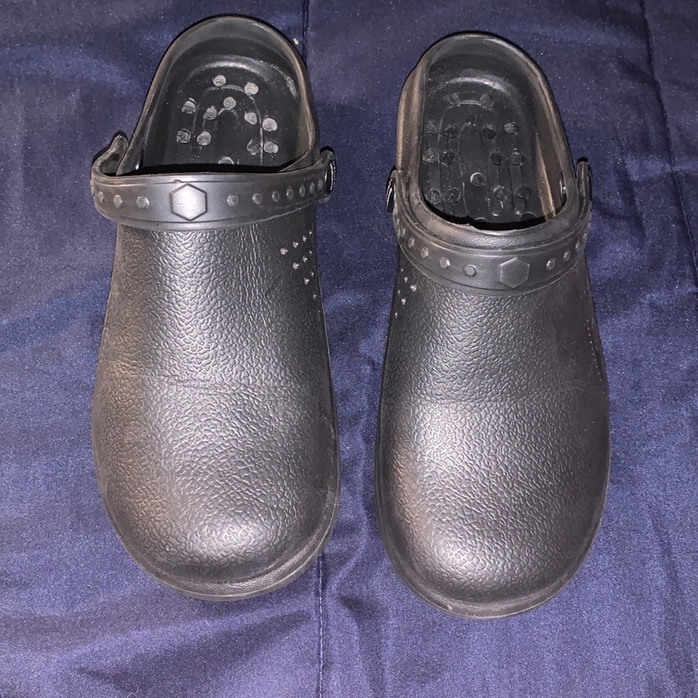 Black natural uniforms size 9